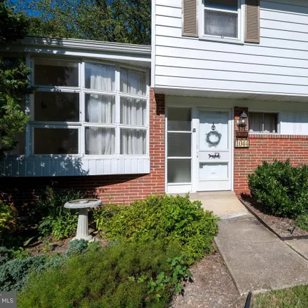 Image 2 - 1044 Kenilworth Drive, Towson, MD 21204, USA - House for sale