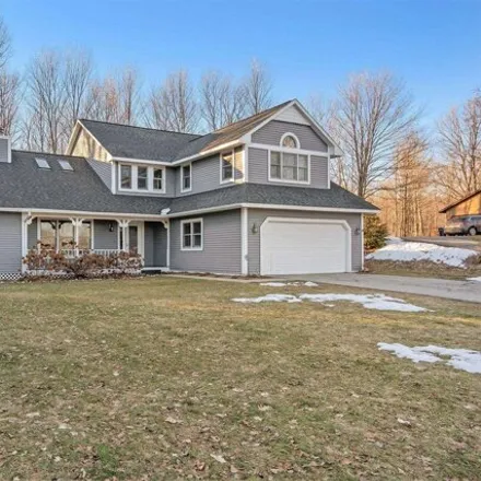 Image 2 - 9734 East Valley Hills Drive, Elmwood Charter Township, MI 49684, USA - House for sale