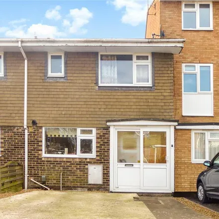Rent this 3 bed townhouse on 43 Staines Square in Dunstable, LU6 3JQ
