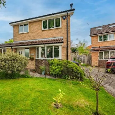 Buy this 4 bed house on Creswick Close in Chesterfield, S40 3PX