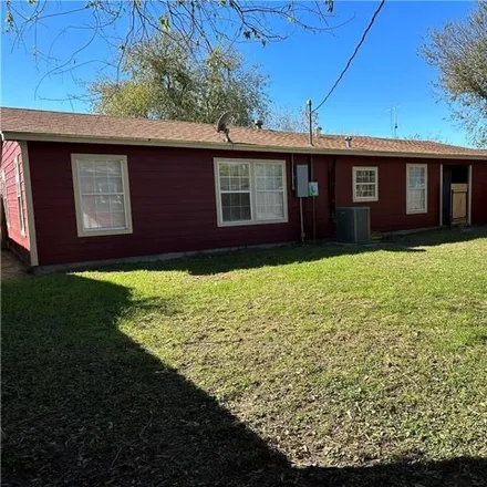 Image 4 - 1302 Hackberry Street, Beeville, TX 78102, USA - House for sale