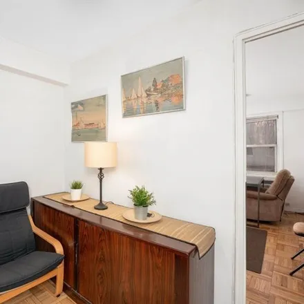 Image 3 - 150 East 37th Street, New York, NY 10016, USA - Condo for sale