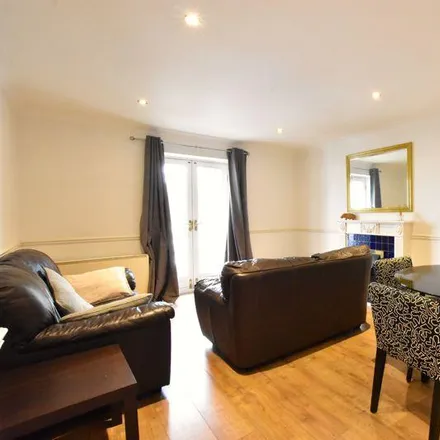 Image 3 - Oakeford House, 72 Russell Road, London, W14 8HU, United Kingdom - Apartment for rent