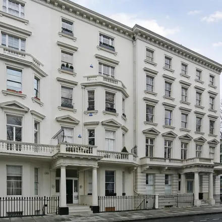 Rent this 3 bed apartment on St George's Square Dog Park in St George's Square, London