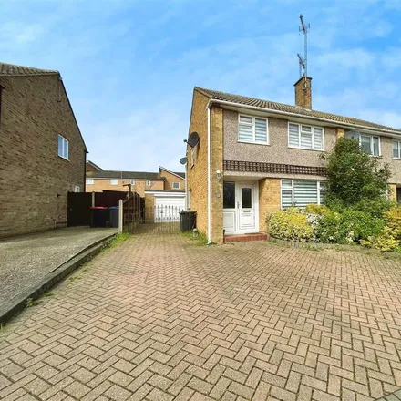 Rent this 2 bed duplex on The Halt in Whitstable, CT5 3EQ