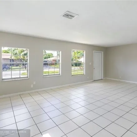 Image 7 - 8263 Southwest 7th Street, North Lauderdale, FL 33068, USA - House for sale