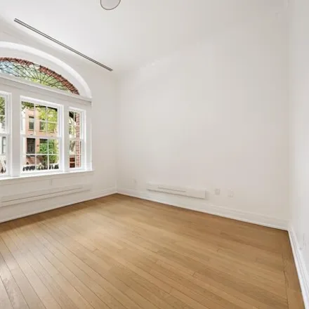 Image 7 - 320 East 82nd Street, New York, NY 10028, USA - Condo for sale