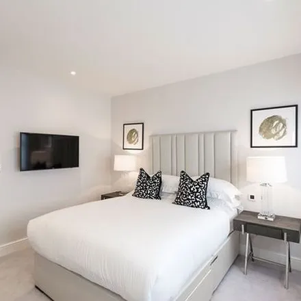 Rent this 3 bed apartment on Artisan in 370-372 King Street, London