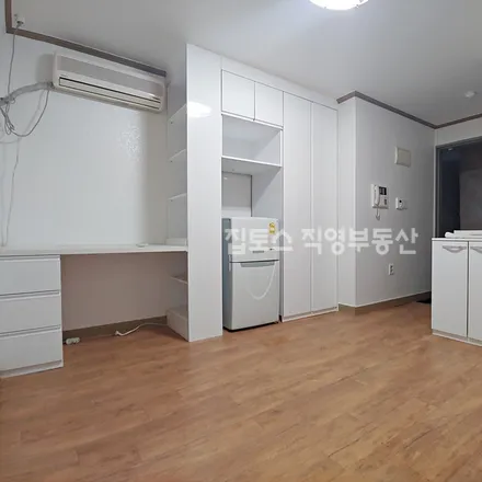 Rent this studio apartment on 서울특별시 관악구 봉천동 1689-14