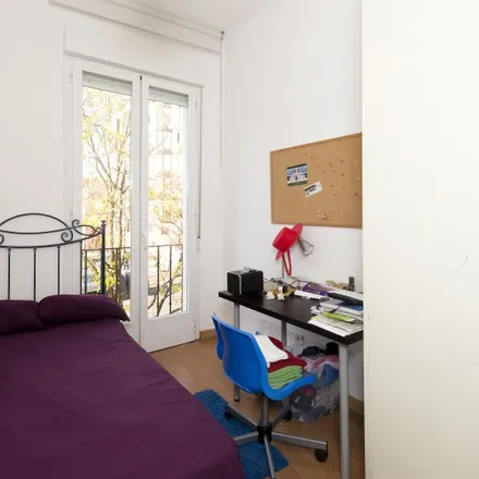 Rent this 6 bed room on Ronda de Segovia in 3, 28005 Madrid