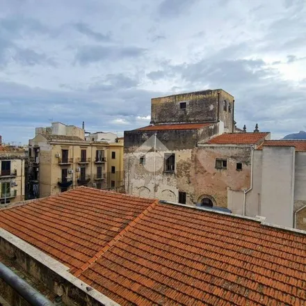 Rent this 3 bed apartment on Vicolo Guccia in 90138 Palermo PA, Italy