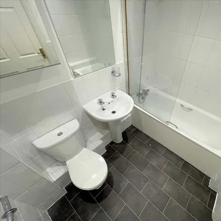 Image 4 - Kidman Close, London, RM2 6GE, United Kingdom - Apartment for rent