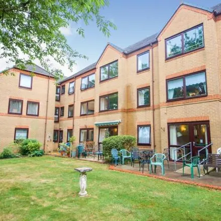 Image 3 - Lychgate Court, Friern Park, London, N12 9UA, United Kingdom - Apartment for sale