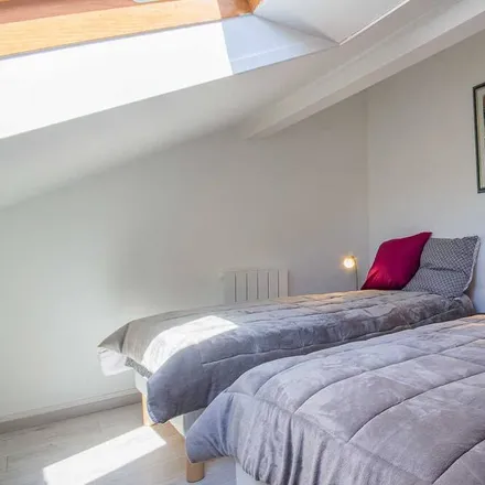 Rent this 2 bed house on Route du lac in 73520 La Bridoire, France