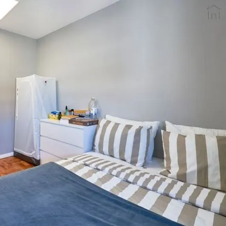 Rent this 6 bed room on Rua Capitão-Mor Lopes Sequeira