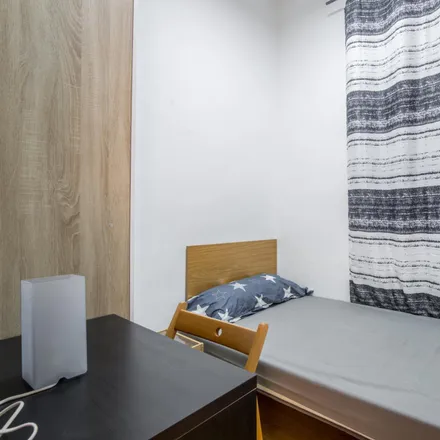 Rent this 3 bed room on Carrer de Vistalegre in 6, 08001 Barcelona