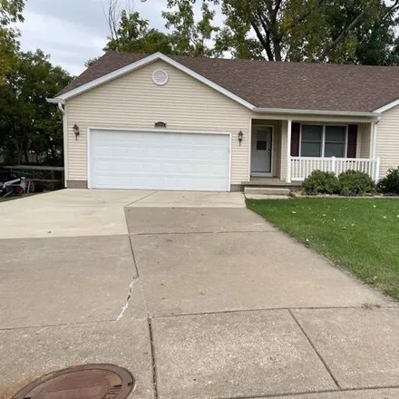 Rent this 3 bed house on 6301 Wilkes Avenue in Davenport, IA 52806
