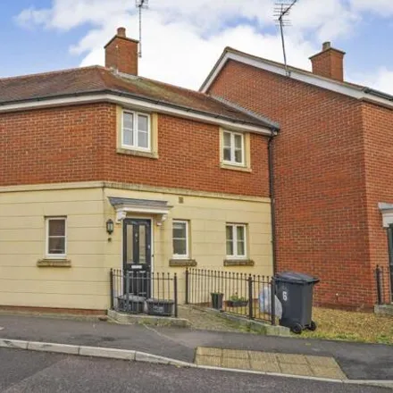 Rent this 3 bed duplex on Wade Road in Swindon, SN25 2FR