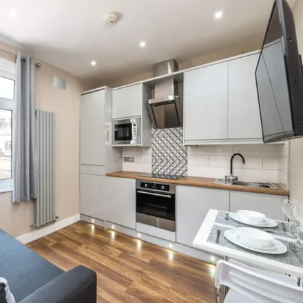 Rent this 2 bed apartment on Parkdale Road in Glyndon, London