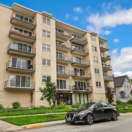 Buy this 1 bed condo on 215 Marengo Ave Apt 3B in Forest Park, Illinois