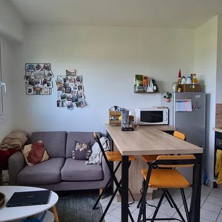 Image 3 - 2 Place de la Libération, 78120 Rambouillet, France - Apartment for rent