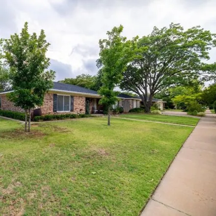 Image 2 - 5701 75th St, Lubbock, Texas, 79424 - House for sale