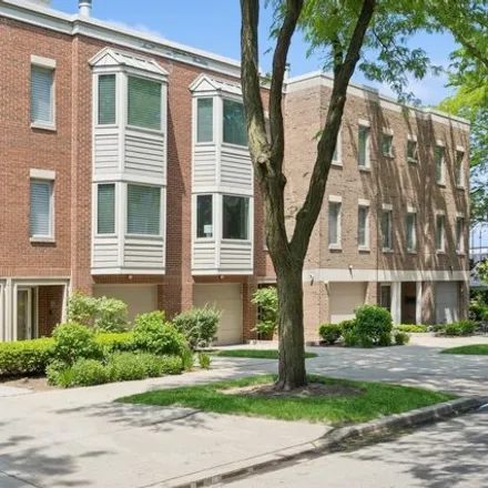 Image 1 - 2300-2358 North Lakewood Avenue, Chicago, IL 60614, USA - House for sale