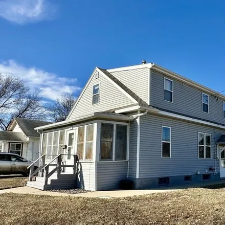 Buy this 4 bed house on 719 North Dakota Street in Aberdeen, SD 57401