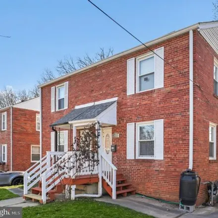 Buy this 3 bed house on 2024 South Oakland Street in Arlington, VA 22204
