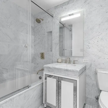 Image 6 - 227 East 19th Street, New York, NY 10003, USA - Condo for sale