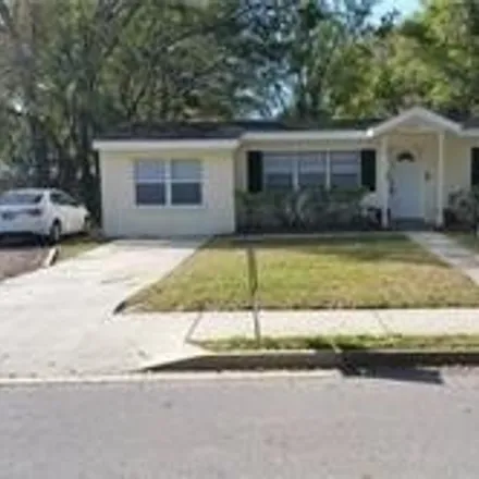 Rent this 3 bed house on 829 Rosalia Drive in Sanlanta, Sanford