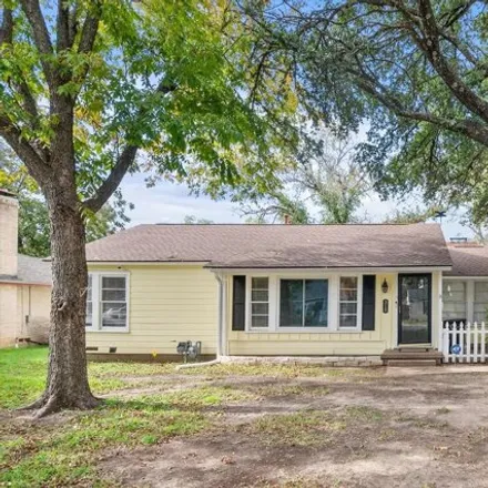 Rent this 3 bed house on 310 Bellevue Drive in Cleburne, TX 76033