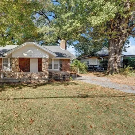 Buy this 3 bed house on 1446 East McLemore Avenue in Memphis, TN 38106