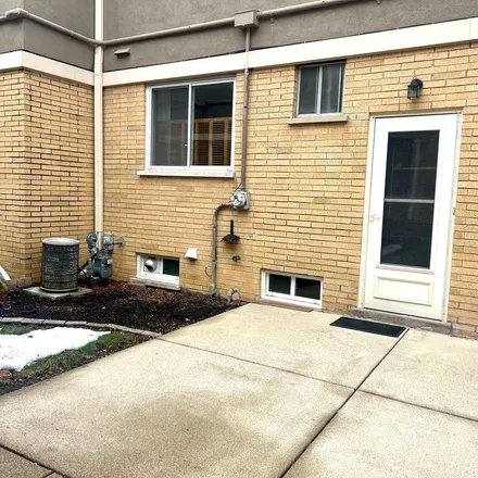 Rent this 3 bed apartment on Advocate Condell Medical Center in 801 South Milwaukee Avenue, Libertyville