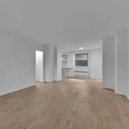 Image 4 - 5700 Arlington Avenue, New York, NY 10471, USA - Apartment for sale