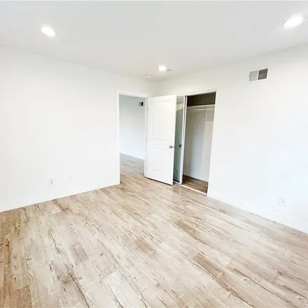 Image 2 - 10824 1/2 Morrison Street, Los Angeles, CA 91601, USA - Apartment for rent