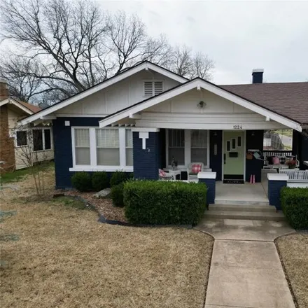 Buy this 3 bed house on 422 M Street Southwest in Ardmore, OK 73401