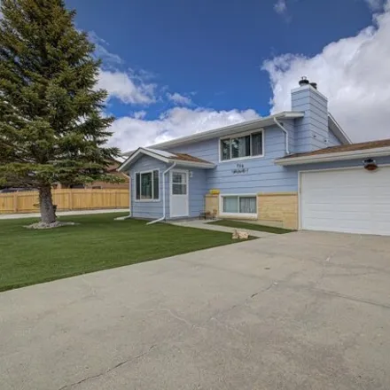 Image 2 - 722 West 55th Street, Casper, WY 82601, USA - House for sale