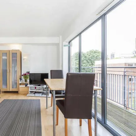 Image 2 - Crumbles Castle, Bingfield Street, London, N1 0GD, United Kingdom - Apartment for sale