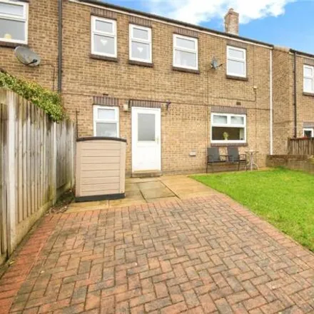 Buy this 3 bed townhouse on Woodsetts Road/Lakeland Drive in Woodsetts Road, North Anston