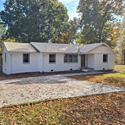 Buy this 3 bed house on 299 Indian Creek Drive in New Johnsonville, Humphreys County