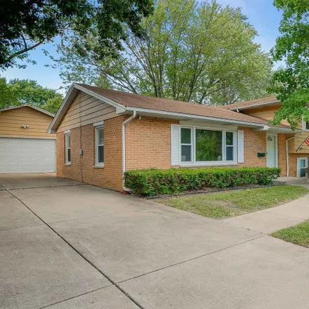 Rent this 3 bed house on 115 West Hillside Road in Naperville, IL 60540