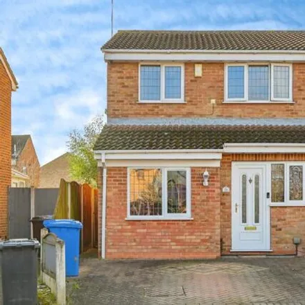 Buy this 3 bed duplex on Kestrels Croft in Derby, DE24 3EW