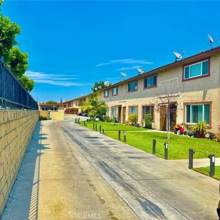 Image 4 - 7300 Richfield Street, Paramount, CA 90723, USA - Townhouse for sale