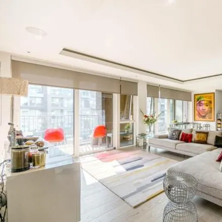 Rent this 4 bed apartment on Chelsea Creek in Londres, London