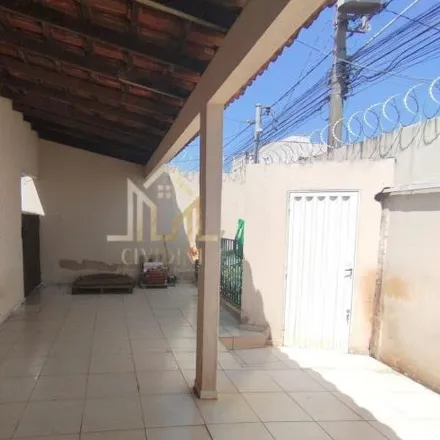 Buy this 3 bed house on Rua Mário Augusto Pinto in Segismundo Pereira, Uberlândia - MG