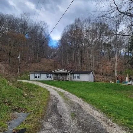 Buy this studio apartment on 312 Tygart's Creek Road in Greenup County, KY 41144