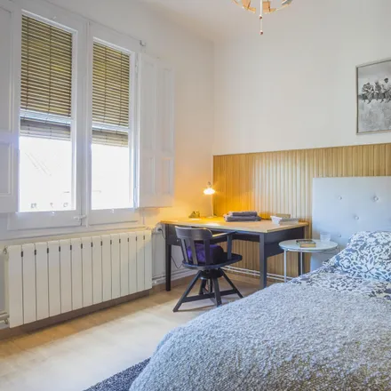 Rent this 3 bed room on Carrer de Saldes in 7, 08001 Barcelona