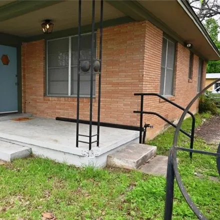 Image 2 - 707 North Main Street, Elgin, TX 78621, USA - House for rent