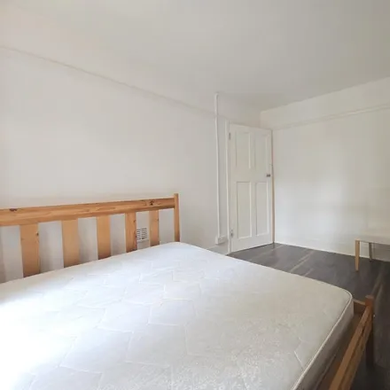 Image 7 - unnamed road, London, W3 0NJ, United Kingdom - Apartment for rent